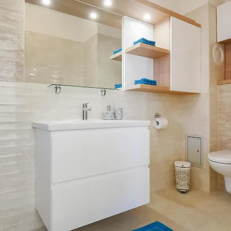 Awesome In With Wifi Apartman Ližnjan