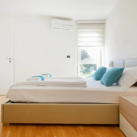 Apartman Awesome In With Wifi Ližnjan